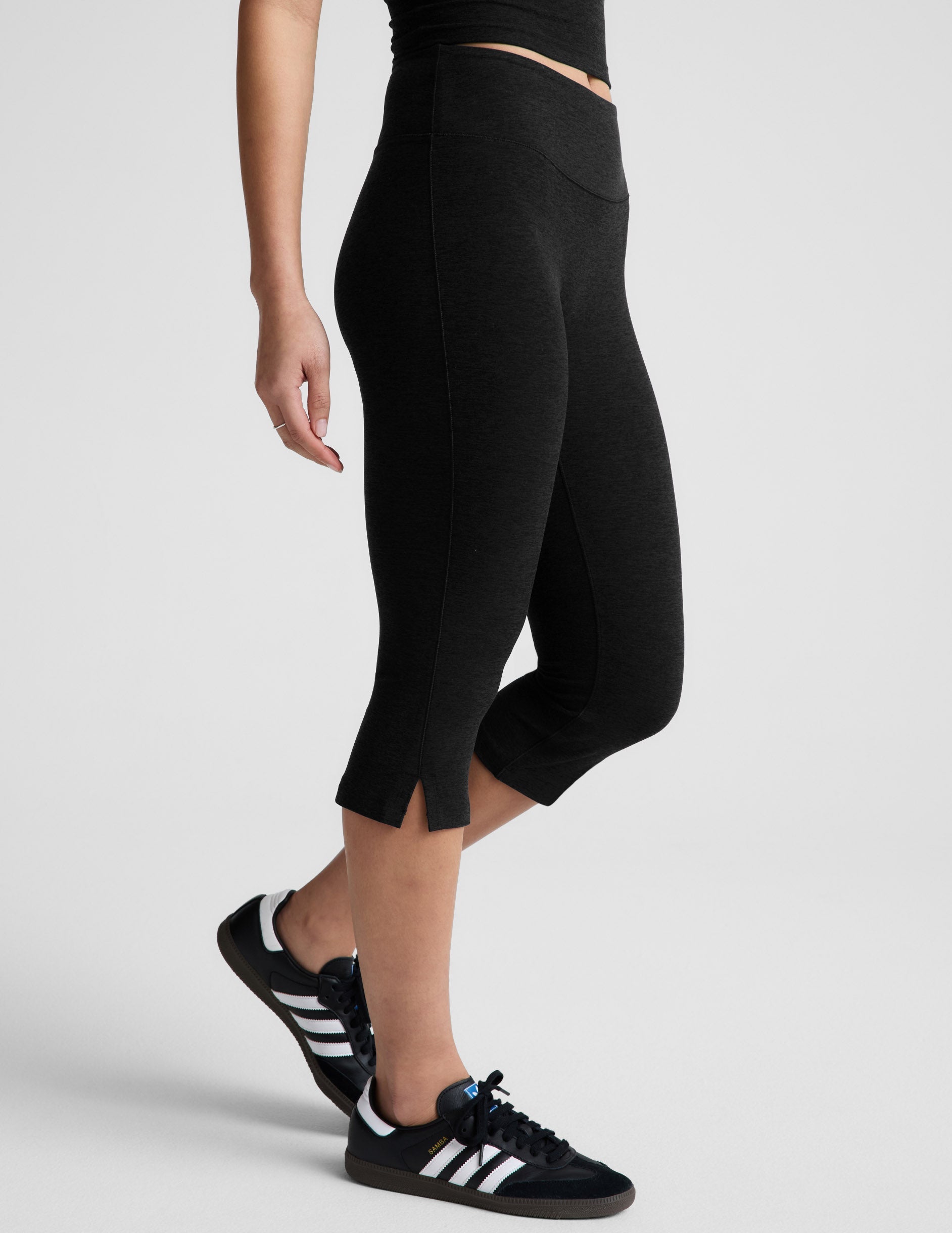 Spacedyea?¡é Mid-Rise Slit Pedal Pusher Legging